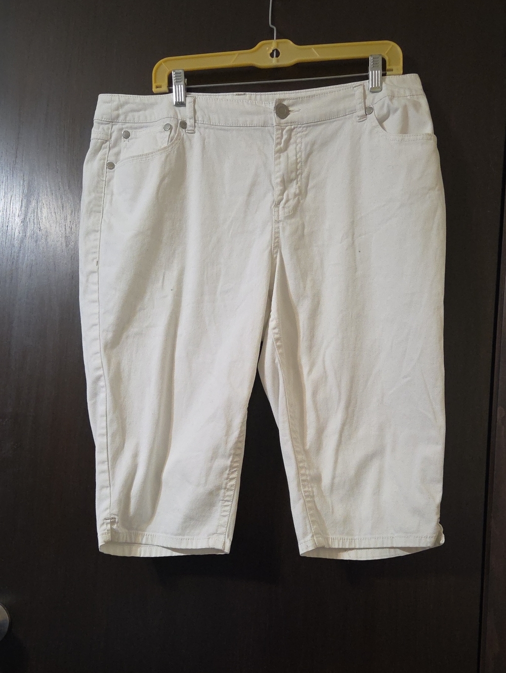 Avenue Jeans ladies white Long Shorts size 16